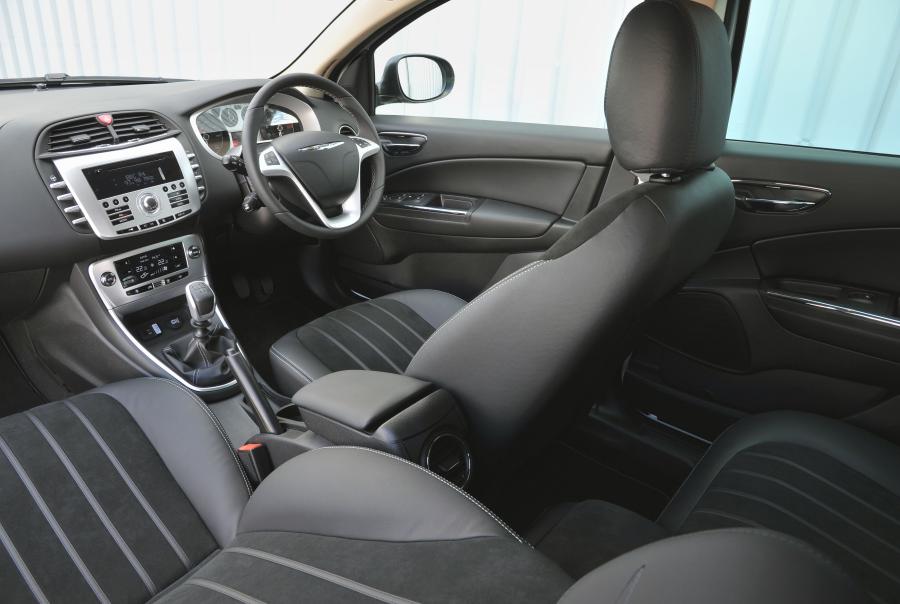  Chrysler Delta 2011 года  (фото 16 из 69)